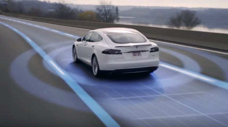 Майбутнє поруч: Tesla презентувала нову версію автопілота