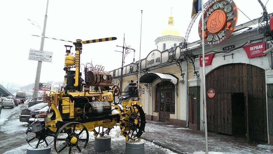 В Киеве установили "самогонный трактор": опубликованы фото