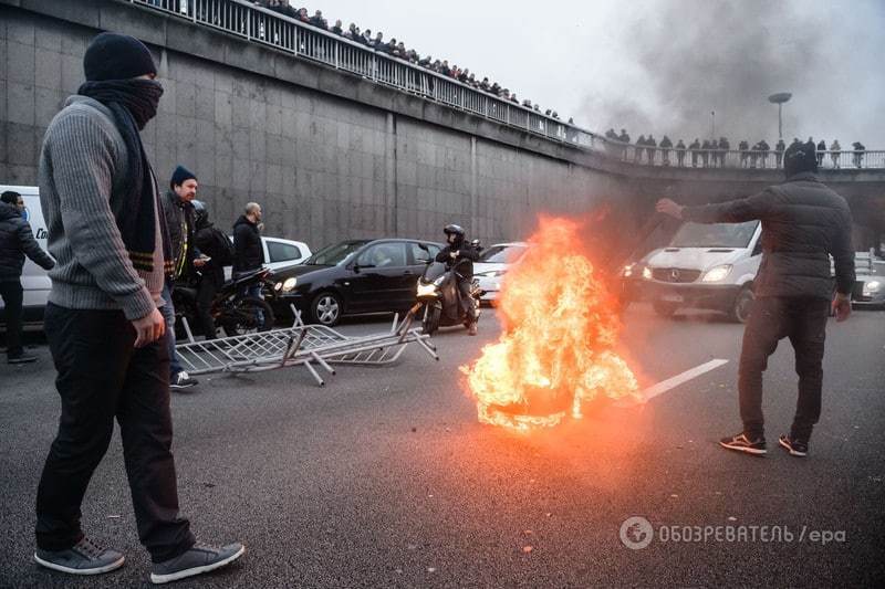 Таксистський "майдан" у Парижі: у місті перекрили дороги і запалили шини. Фоторепортаж