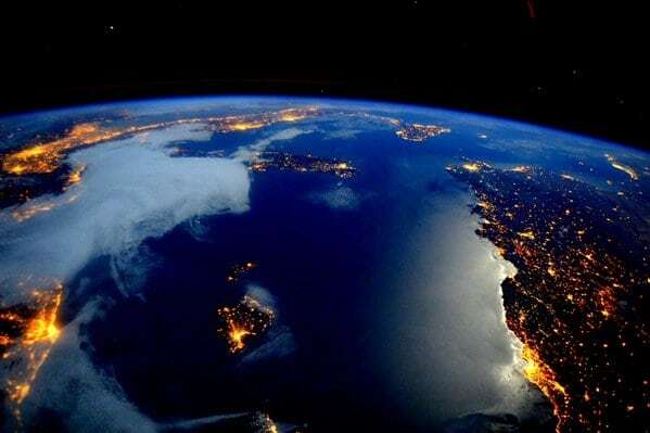 Астронавт показал ночную Италию из космоса: изумительное фото