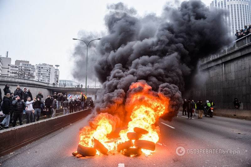 Таксистський "майдан" у Парижі: у місті перекрили дороги і запалили шини. Фоторепортаж