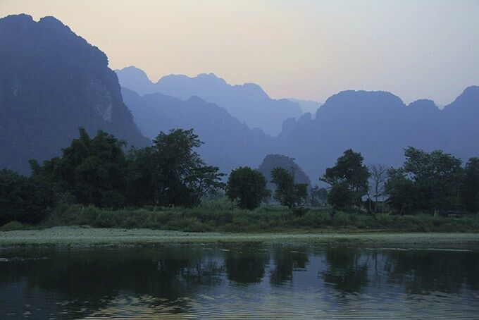 Река в окрестностях Ванг Вьенг, Лаос