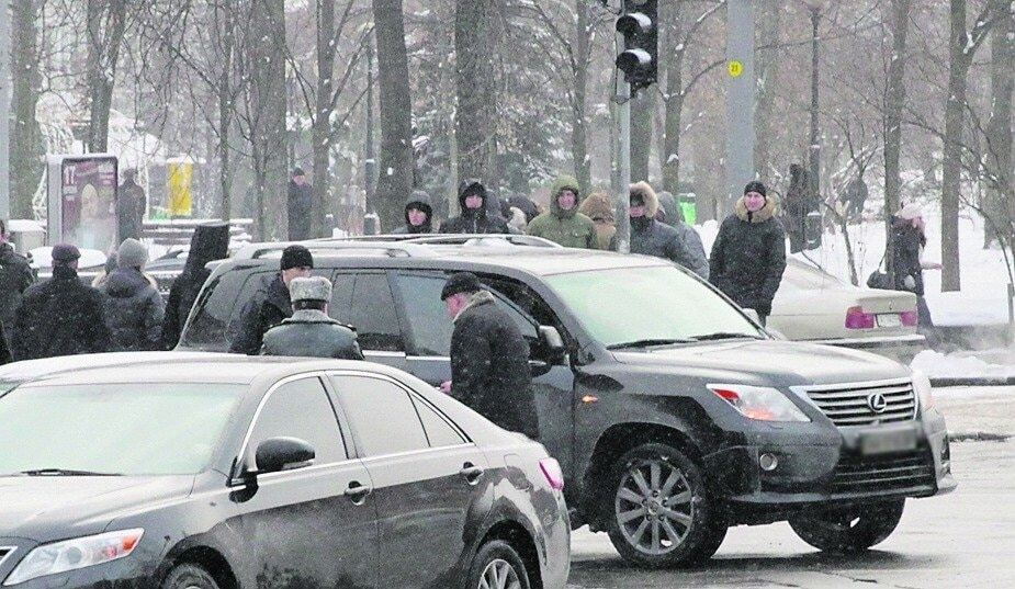 Авто на миллионы: СМИ показали новые машины Яценюка, Полторака и Филарета