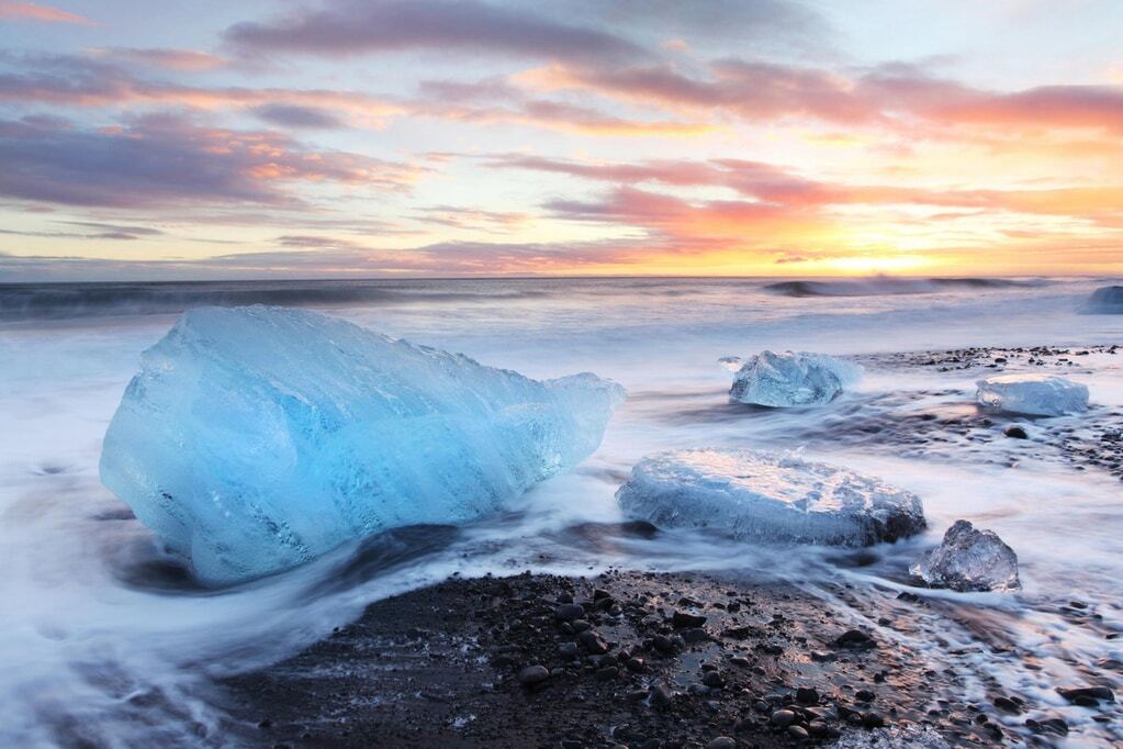 Завораживающие снимки льда и волн от лучших фотографов мира