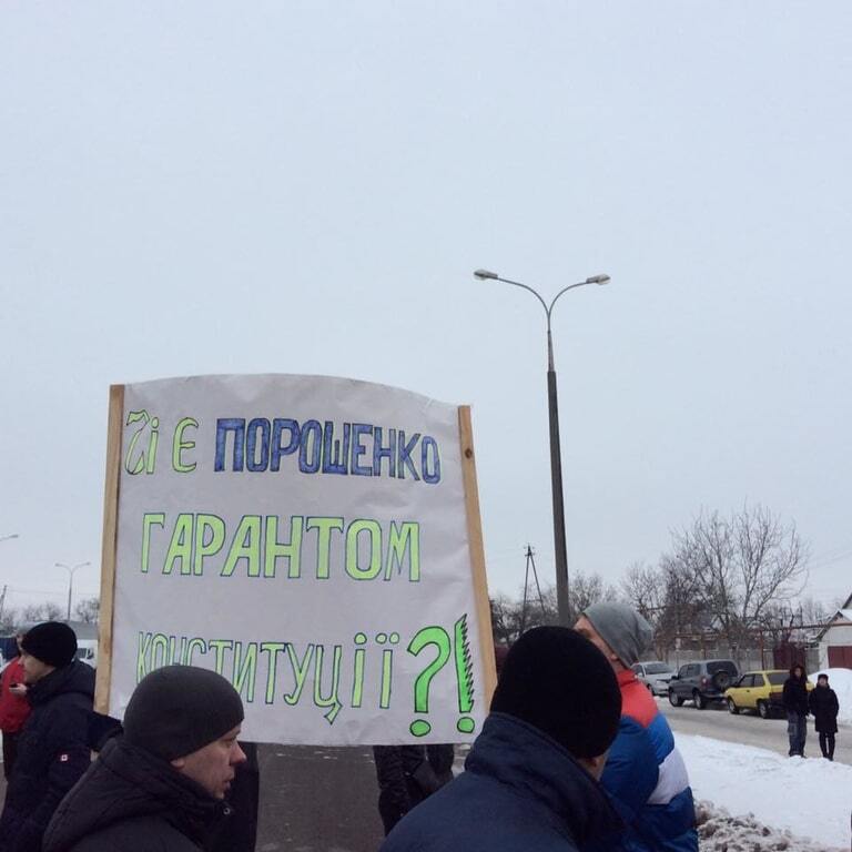 Бунт в Новомосковске: активисты перекрыли трассу Днепропетровск-Донецк из-за "договорняков" в горсовете