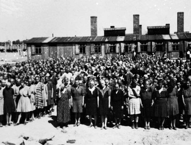 Опублікований унікальний фотоархів, випадково знайдений у концтаборі Аусшвіц