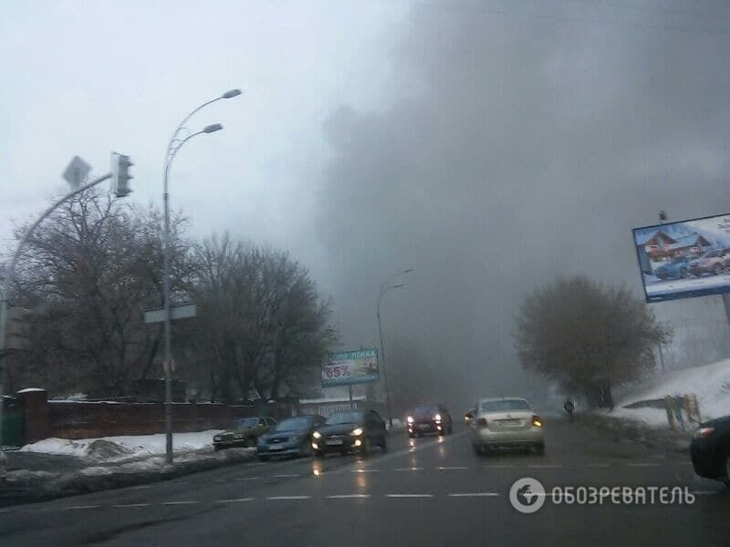 Крупный пожар в Киеве: утром загорелся склад 