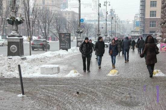 В Киеве на Крещатике опять "поработали" автохамы-вандалы: фотофакт