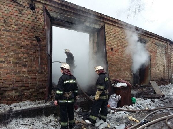 В Киеве едва не взорвался горящий склад: подробности ЧП