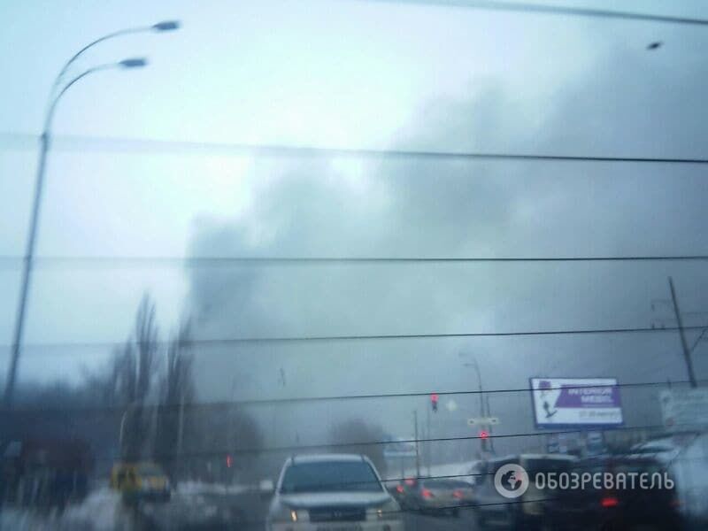 Крупный пожар в Киеве: утром загорелся склад 