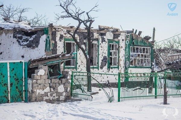 За межею: в мережі показали руїни окупованого Нікішиного. Фоторепортаж