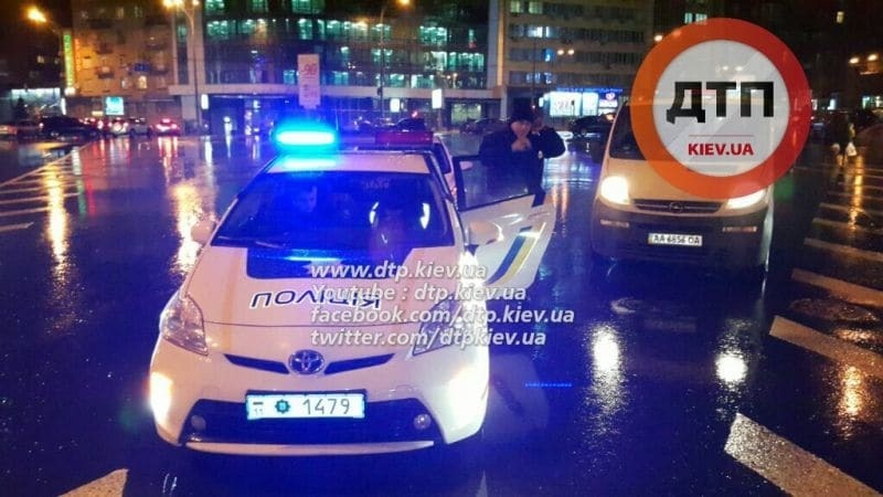 У Києві таксист збив 7-річну дитину і зник: фото з місця подій