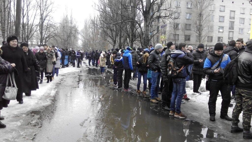 "Секта ЦРУ": у Донецьку провели мітинг проти греко-католиків