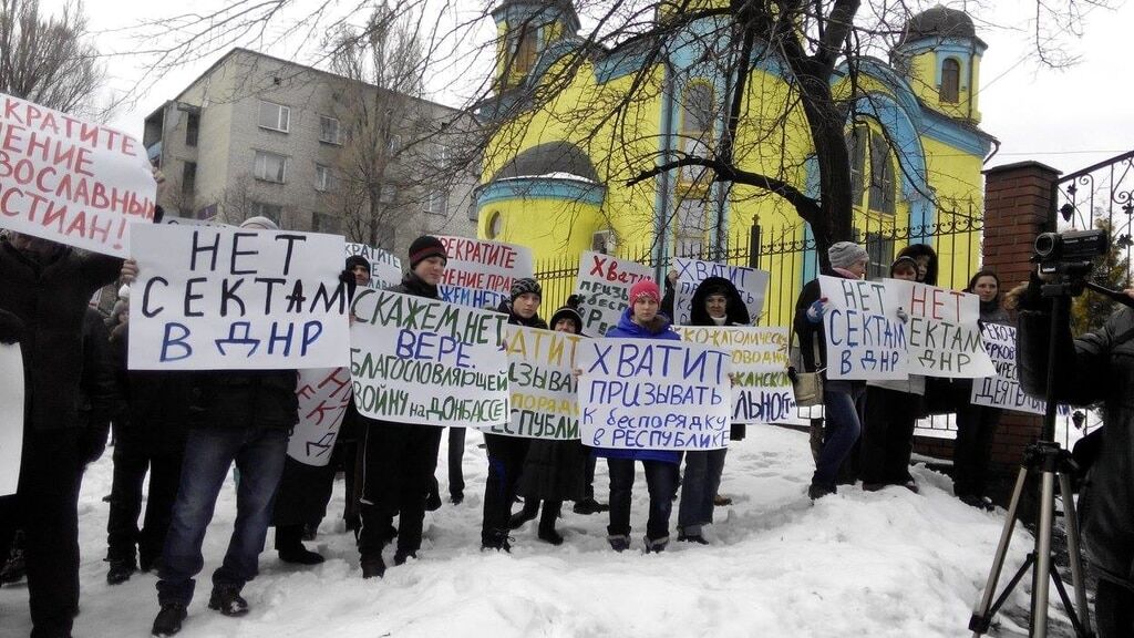 "Секта ЦРУ": в Донецке провели митинг против греко-католиков