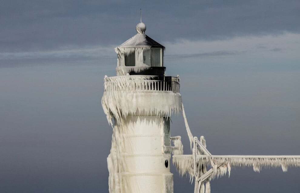 Скованные льдом маяки озера Мичиган: захватывающие дух фото