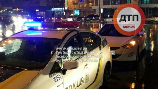 У Києві таксист збив 7-річну дитину і зник: фото з місця подій