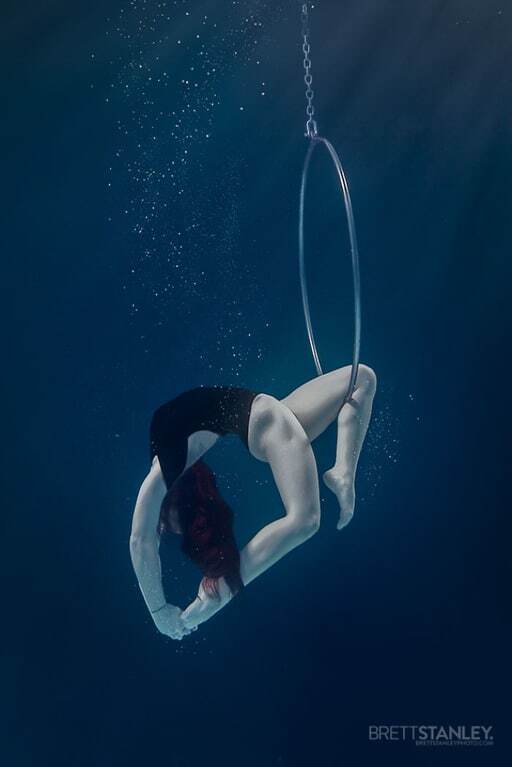 Невероятные фото цирковых акробатов, сделанные под водой