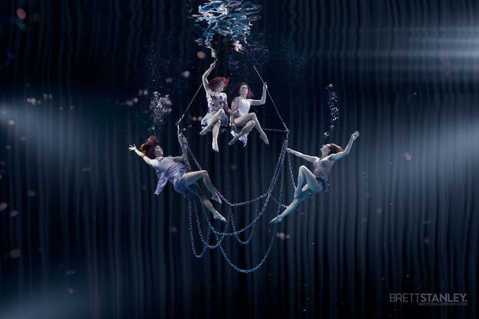 Невероятные фото цирковых акробатов, сделанные под водой