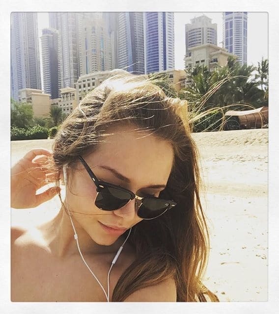Дочка Маликова показала стройную фигуру в купальнике на отдыхе в Дубае