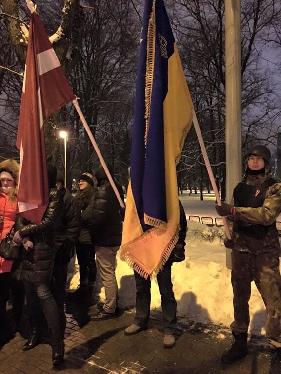 Латвийцы вместе с украинцами выступили против агрессии Путина: опубликованы фото