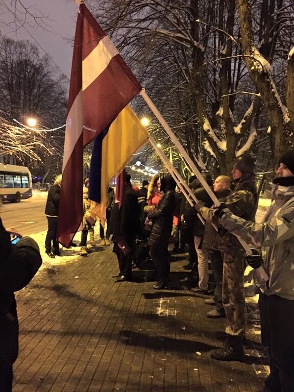 Латвійці разом з українцями виступили проти агресії Путіна: опубліковані фото
