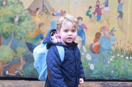 Принц Джордж впервые пошел в детский сад: фото