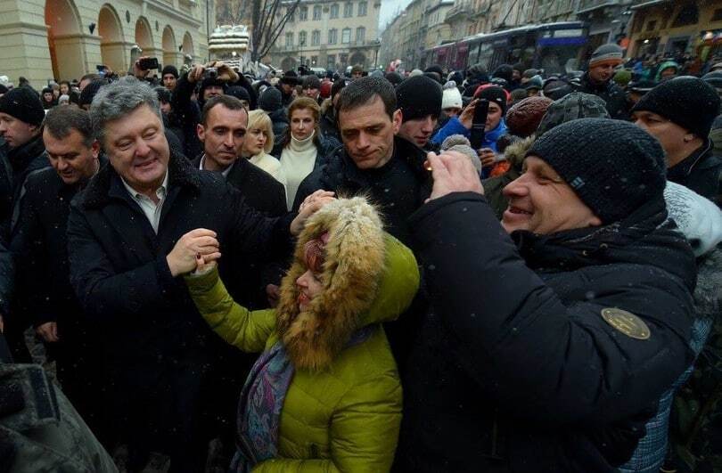 Рождество Президента: опубликованы фото и видео, как Порошенко с семьей во Львове гуляли