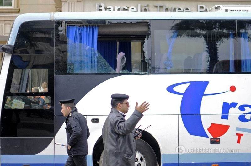 В Каире обстреляли автобус с туристами: опубликованы фото и видео