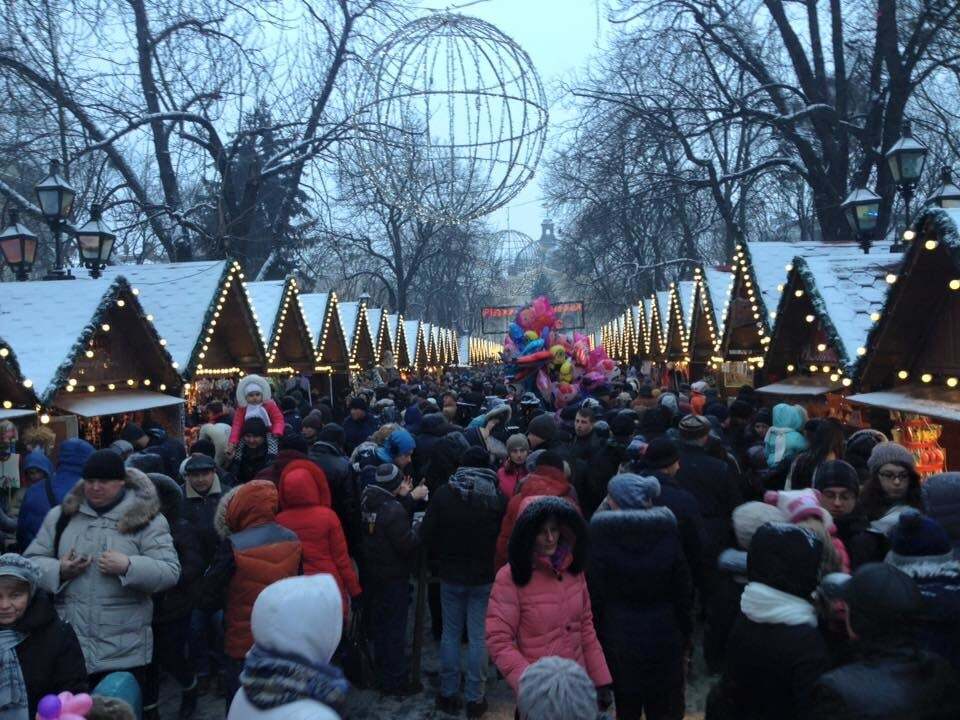 У терористів невесело: журналіст порівняв Різдво у Львові та на Донбасі