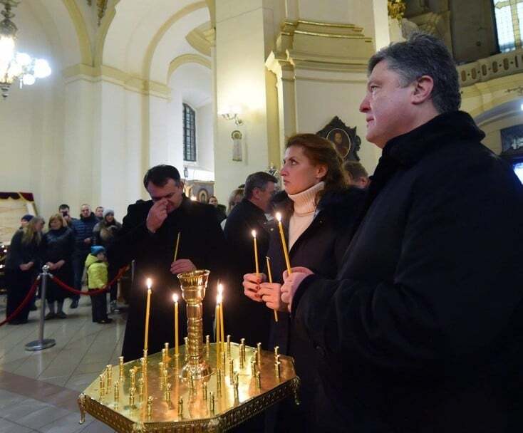 Рождество Президента: опубликованы фото и видео, как Порошенко с семьей во Львове гуляли