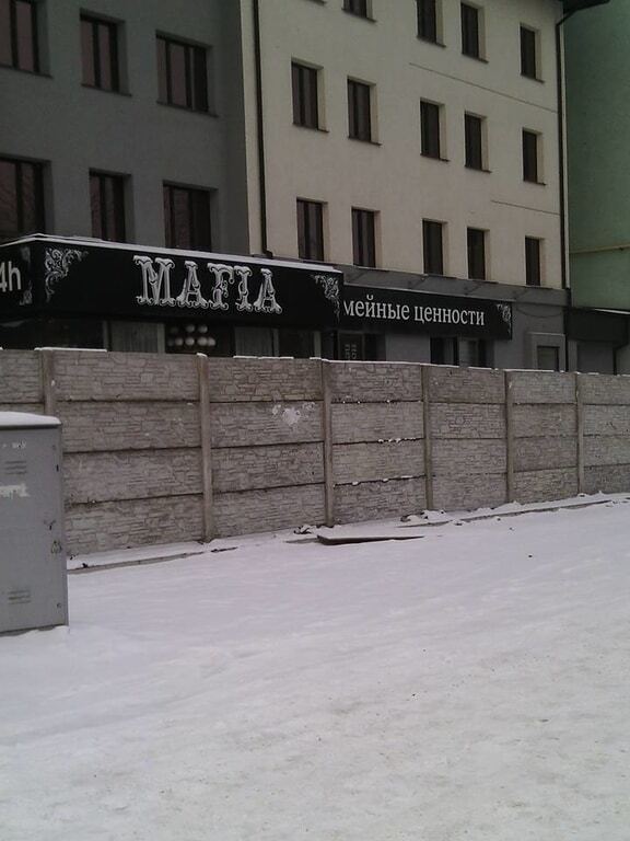 Чтобы в рот не заглядывали: в сети показали, во что превратили ресторан в Луганске. Фотофакт