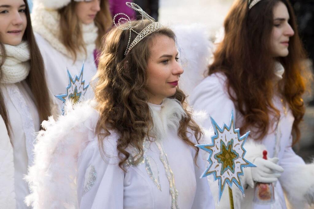 Во Львове прошло рождественское шествие звездочетов: опубликованы фото