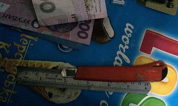 На Дніпропетровщині "робили" гроші із сувенірних купюр: опубліковані фото