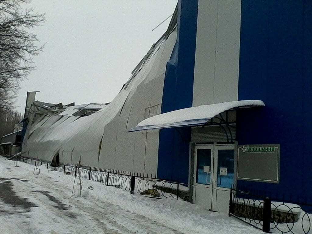 В Полтаве рухнула крыша спорткомплекса