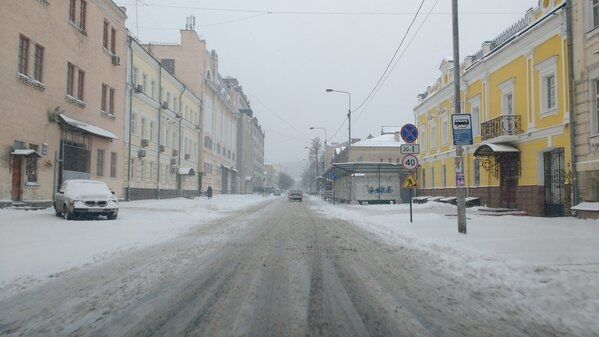 Зима прийшла неочікувано: мережу заполонили фото і відео негоди в Україні