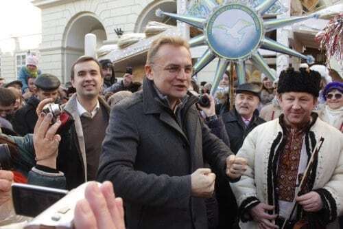 Во Львове прошло рождественское шествие звездочетов: опубликованы фото