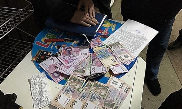 На Днепропетровщине "делали" деньги из сувенирных купюр
