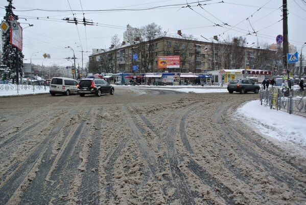 Зима пришла нежданно: сеть заполонили фото и видео непогоды в Украине