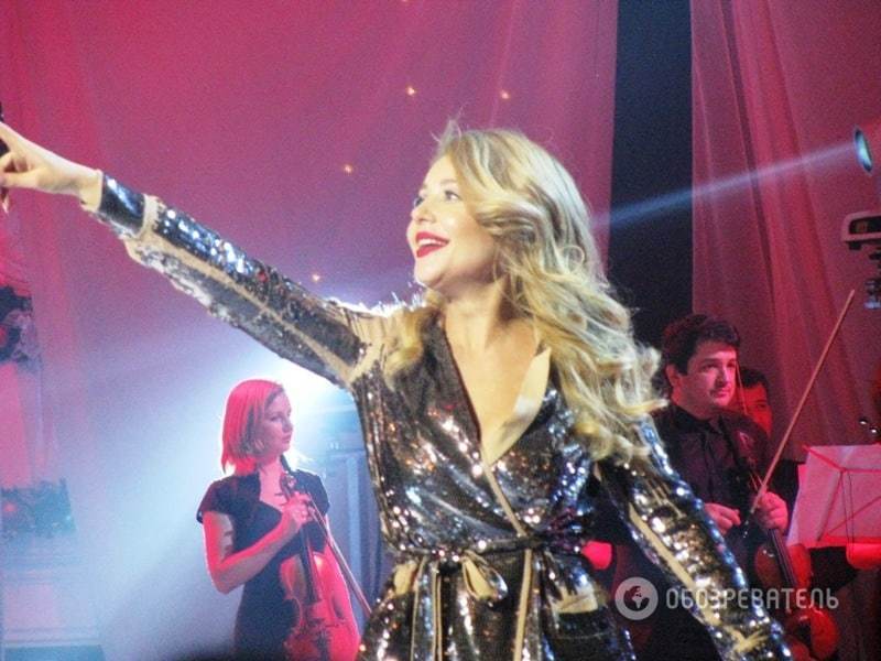 Тина Кароль сменила три наряда на концерте в Киеве: опубликованы фото и видео