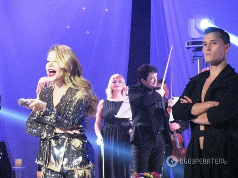Тина Кароль сменила три наряда на концерте в Киеве: опубликованы фото и видео