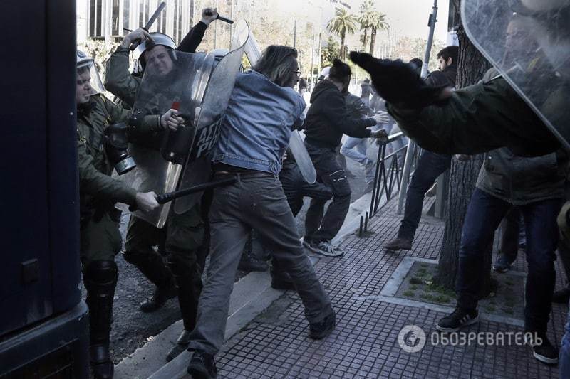 Протесты в Греции: полиция применила слезоточивый газ против демонстрантов. Опубликованы фото