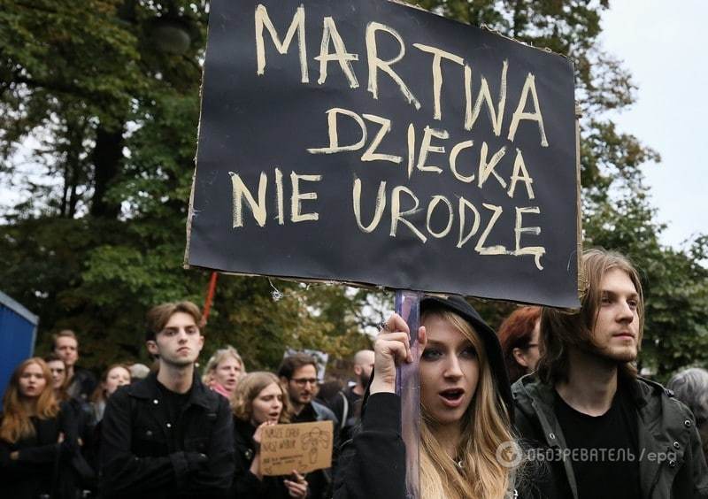 Поляки масово вийшли на мітинг проти заборони абортів