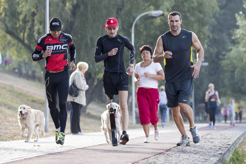 Кличко провел тренировку с потерявшим ногу воином АТО: впечатляющие фото