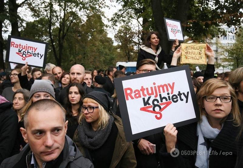 Поляки масово вийшли на мітинг проти заборони абортів
