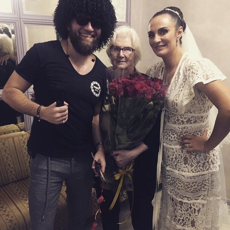 Із романсами і при свічках: співачка Олена Ваєнга відгуляла весілля в Санкт-Петербурзі 