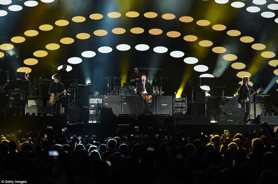 Нестареющий Пол Маккартни зажег публику песнями Битлз на фестивале в США