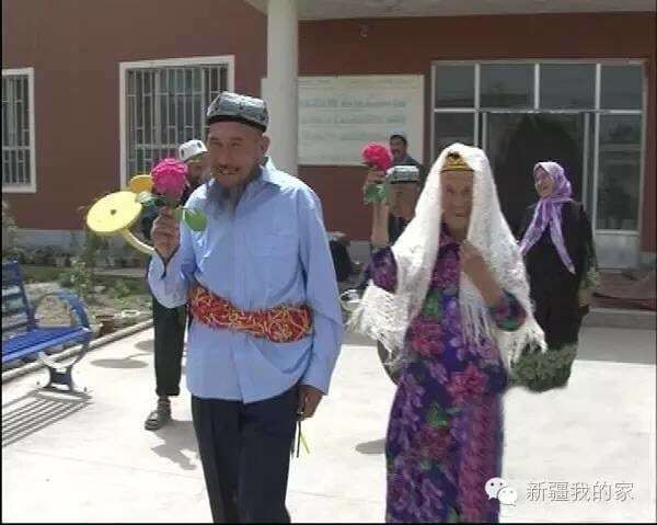 Домагався руки більш ніж рік: у Китаї 71-річний чоловік одружився на 114-річній жінці