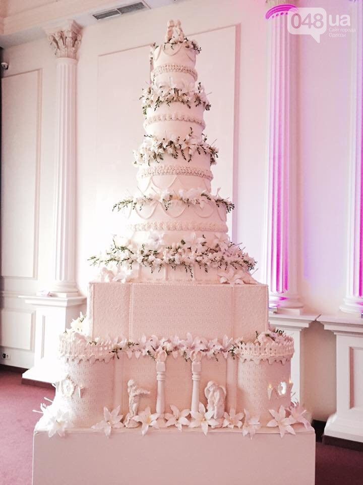 "Скромная" свадьба: кортеж из Gelandewagen застопорил движение в центре Одессы