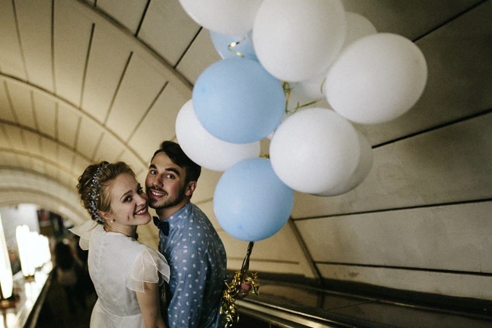 В киевском метро молодожены устроили фотосессию: опубликованы фото 