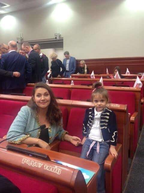 Депутат Киевсовета рассказала, как ходила на работу вместе с ребенком